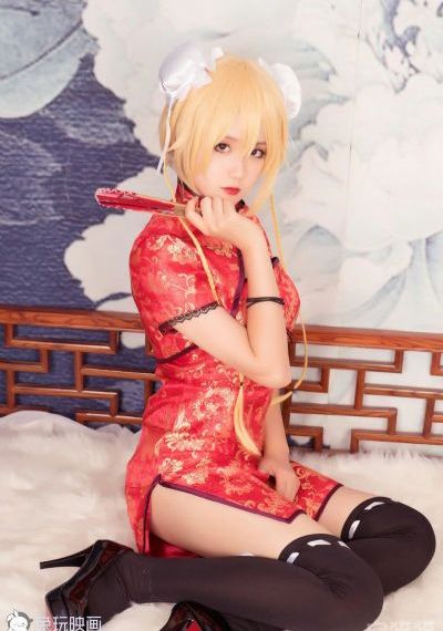 一边摸进内裤一边亲视频