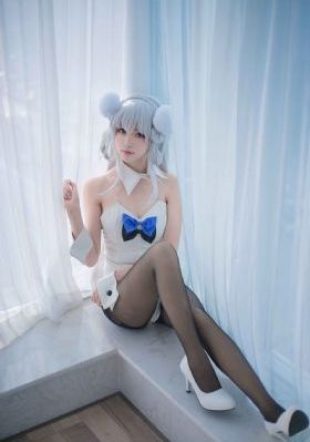 年轻漂亮的女邻居2