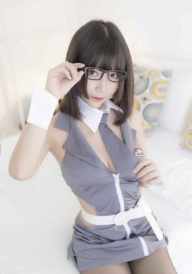 巨乳女士官